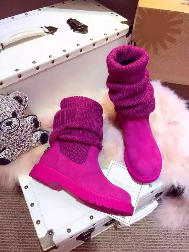 Костюмы яркие женские