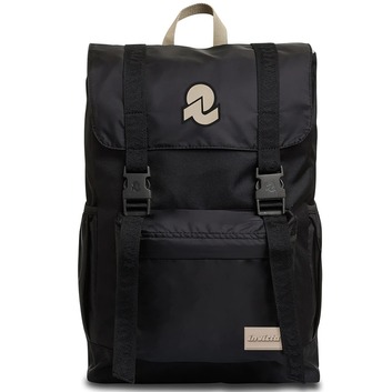 Черный практичный рюкзак Chat от Invicta 4799