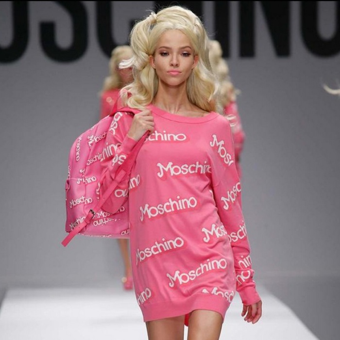 Одежда от MOSCHINO