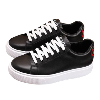 Черные кроссовки с белой подошвой Prada 9536