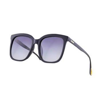 Модные солнцезащитные очки от FENDI 9504