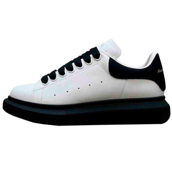 Черно-белые унисекс кроссовки из кожи Alexander McQueen 28100