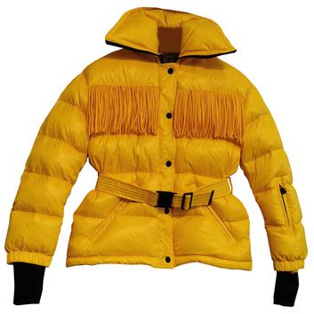 Приталенная женская куртка-пуховик с бахромой 28288